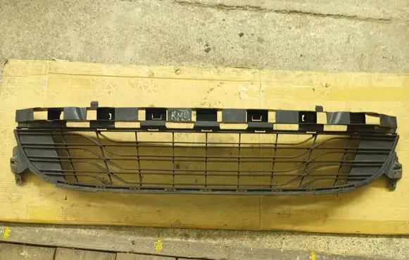 Renault Megane III Front bumper lower grill 622540001R