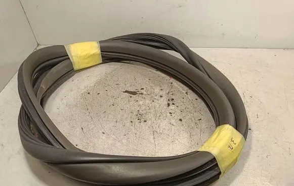 Nissan Navara D40 Rubber seal rear door 