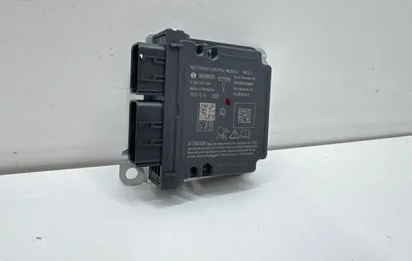 Tesla Model Y Juniper Airbag control unit/module 0285020160 2D40656958AA 20251215