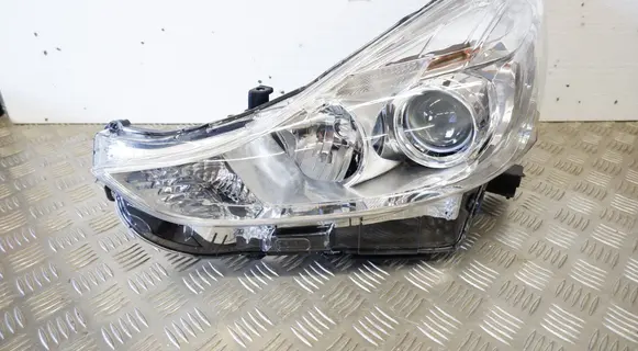 Toyota Prius+ (ZVW40) Headlight/headlamp 8117047640
