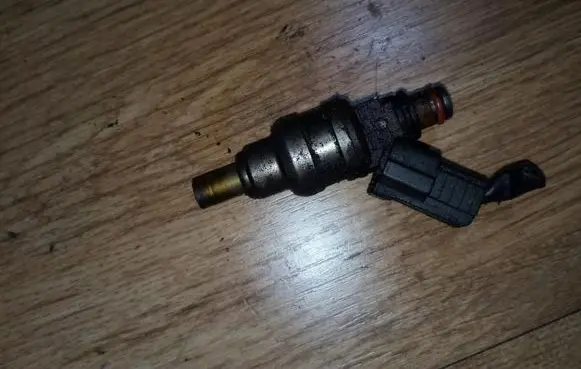 Mazda 323 Fuel injector inp482