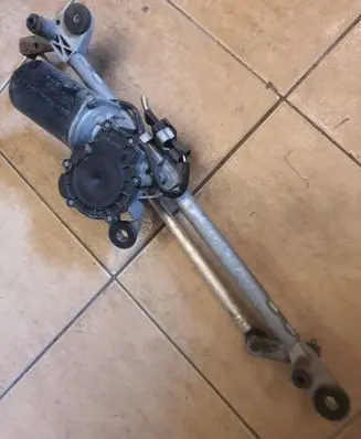 Front wiper linkage and motor