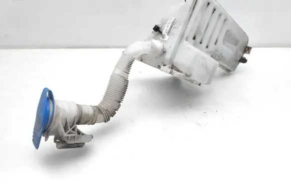 Windshield washer fluid reservoir/tank