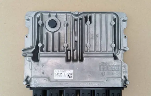 BMW M5 F90 Engine control unit/module 5A25C39 0261S103GW 032726766