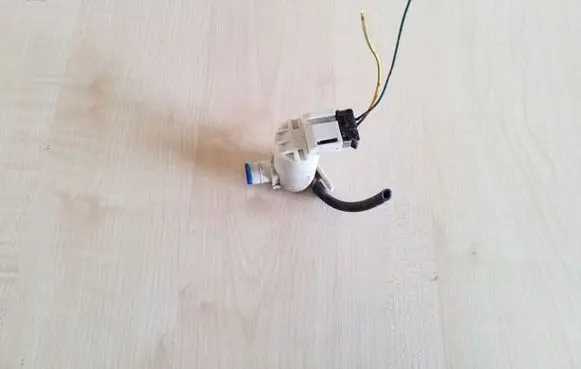 Nissan X-Trail T30 Windscreen/windshield washer pump