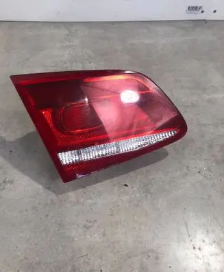 Tailgate rear/tail lights