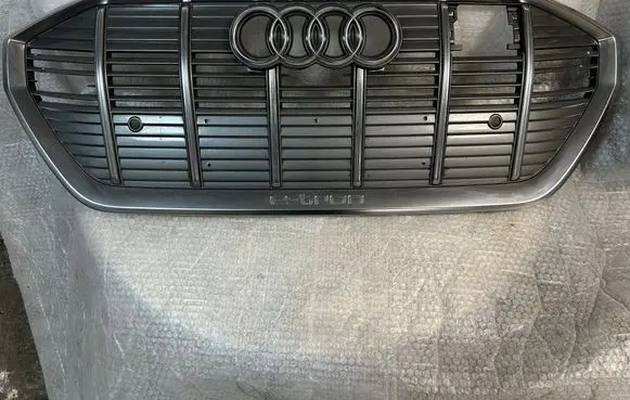 Audi e-tron Front bumper upper radiator grill 4ke853651 4K0853651A 4K2853651C