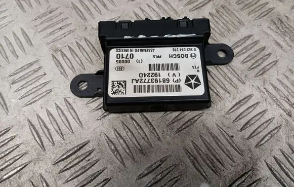 Chrysler Pacifica Parking PDC control unit/module 68193772AJ