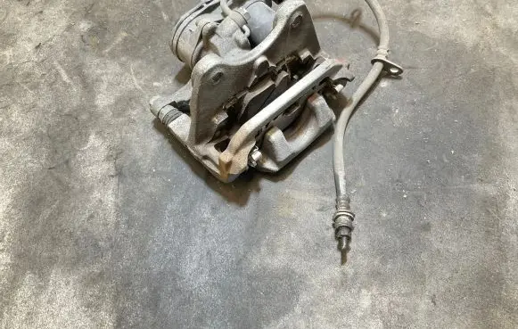 Lexus RX 450H Rear brake caliper