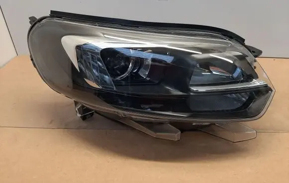 Opel Vivaro Headlight/headlamp 0021827403
