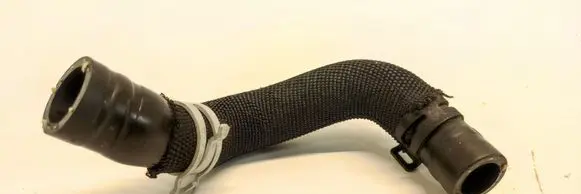 Engine coolant pipe/hose