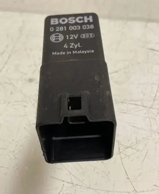 Volkswagen PASSAT B6 Glow plug pre-heat relay 038907281D