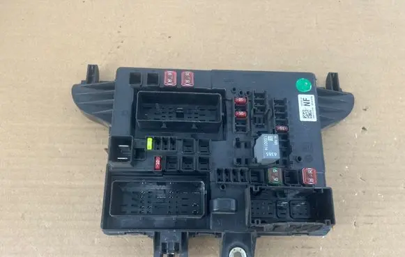 Opel Insignia A Fuse module 13277322 20514533709