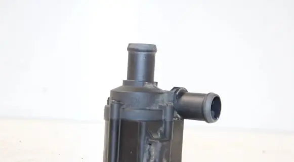 Volkswagen PASSAT B8 Electric auxiliary coolant/water pump 5Q0965561B