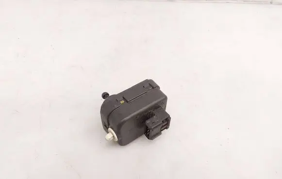 Volvo XC90 Headlight level adjustment motor 89024777
