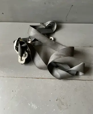 Rear seatbelt