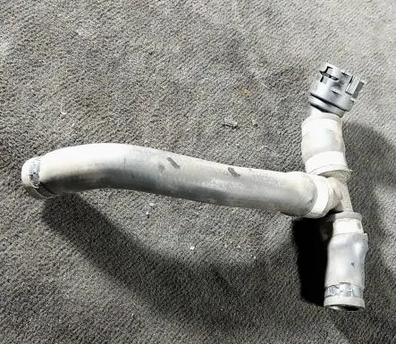 BMW 5 E39 Engine coolant pipe/hose