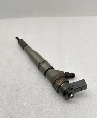 BMW 5 E60 E61 Fuel injector 7794435