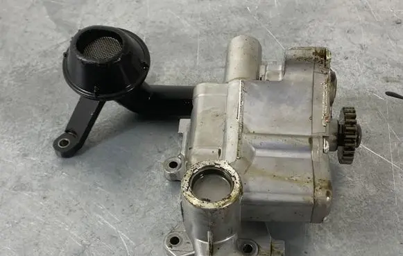 Volkswagen PASSAT B6 Oil pump 06J115106AB