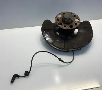 Mercedes-Benz E W212 Front wheel hub A2123320700 2123320700