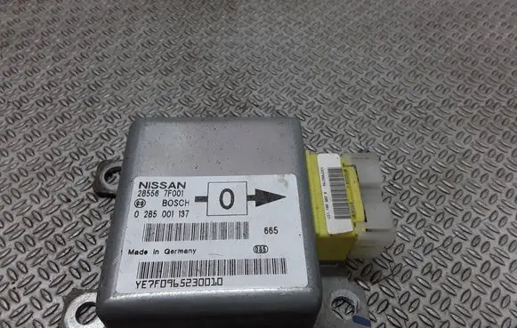 Nissan Terrano Airbag control unit/module 285567F001 0285001137