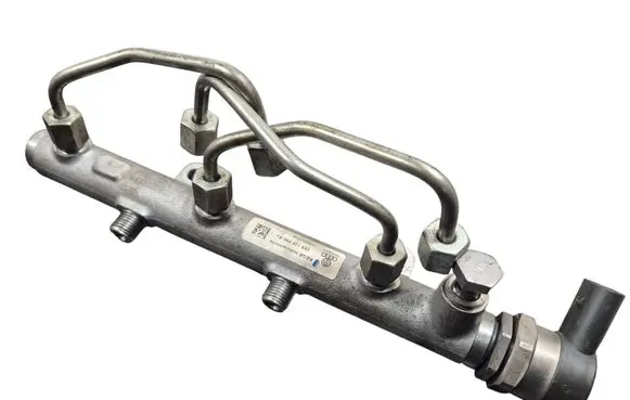 Volkswagen Touareg II Fuel main line pipe 059130090BJ 1100000228