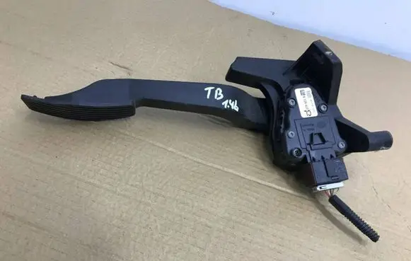Opel Tigra B Accelerator throttle pedal 9129423 6PV00811000