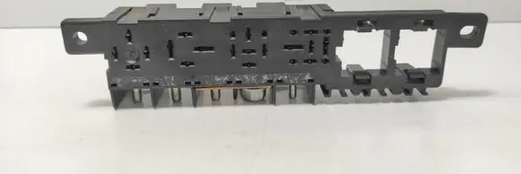 Volkswagen PASSAT B5 Fuse module 8L0941822A