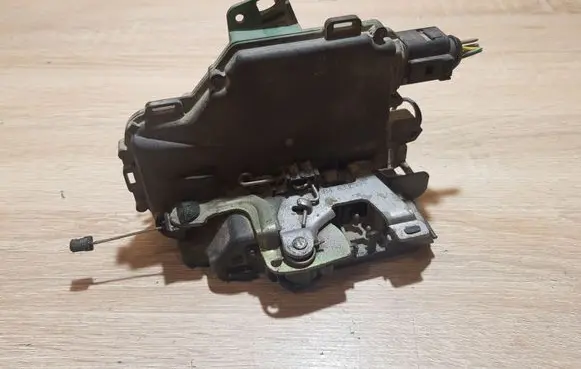 Audi A3 S3 8L Rear door lock 3B4839016M