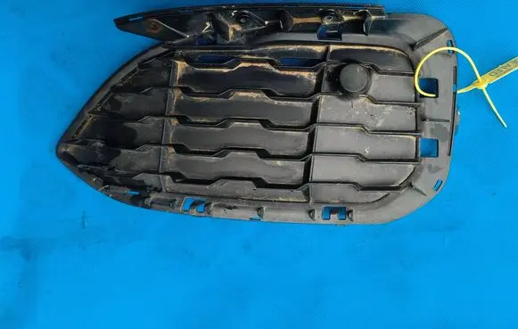 BMW 1 F20 F21 Front bumper lower grill 8060297