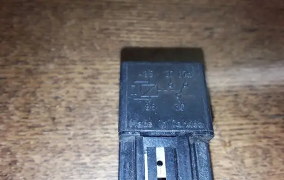 Mitsubishi Pajero Other relay MR301971