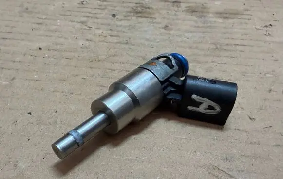 Audi A4 S4 B7 8E 8H Fuel injector 0261500020 06F906036A