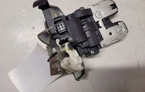Audi A4 S4 B8 8K Tailgate/trunk/boot lock/catch/latch 8K9827505 318377