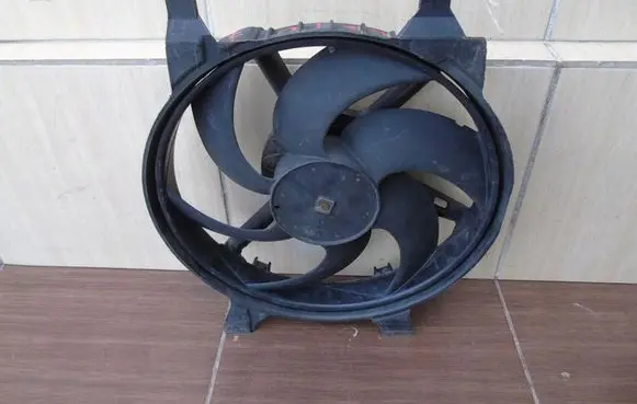 Renault Clio I Electric radiator cooling fan 070032613F