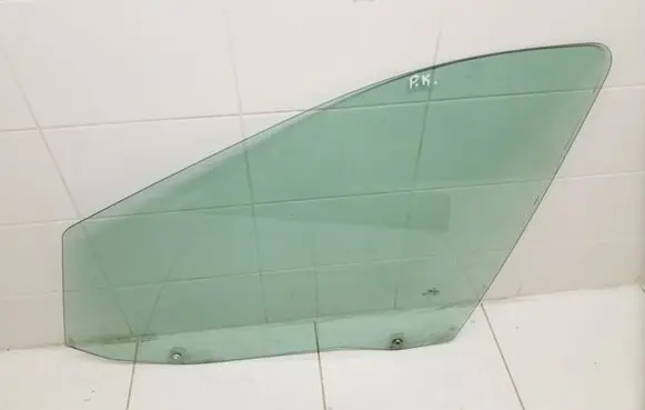 Mercedes-Benz Vaneo W414 Front door window glass four-door