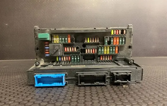 BMW 5 F10 F11 Fuse module 217033442E 01507887 9234421