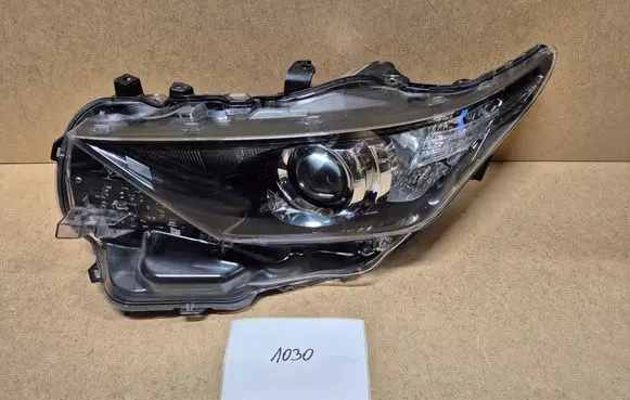 Toyota Auris E180 Headlight/headlamp 8115002K30