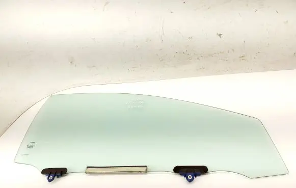 Toyota Auris E180 Front door window glass four-door