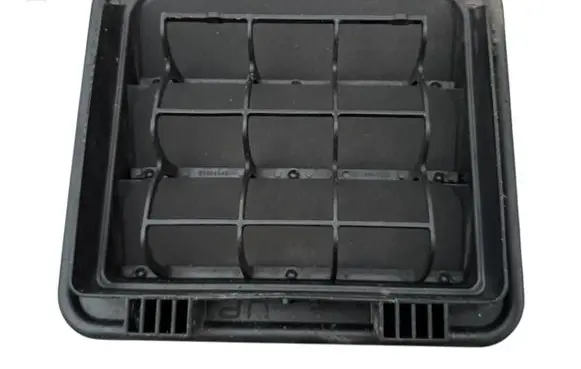 Quarter panel pressure vent