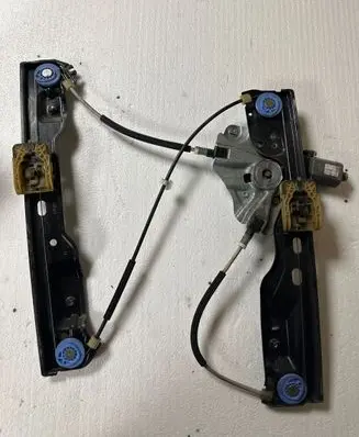 Opel Astra J Front door window regulator with motor 915368104 201150