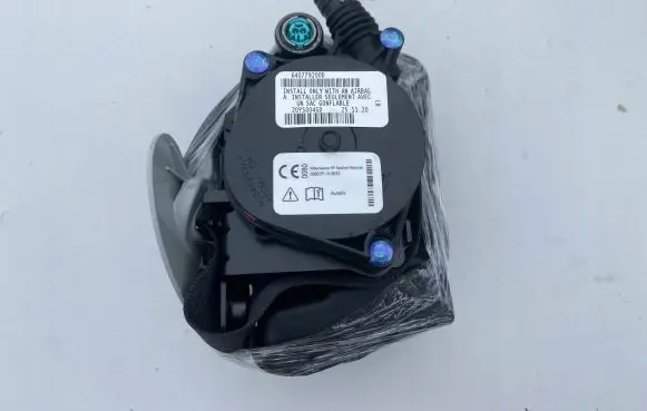 Tesla Model 3 Front seatbelt