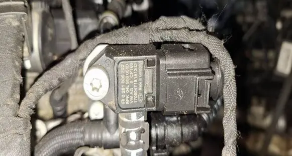 Seat Leon (5F) Exhaust gas pressure sensor 0281006222 04L906051B