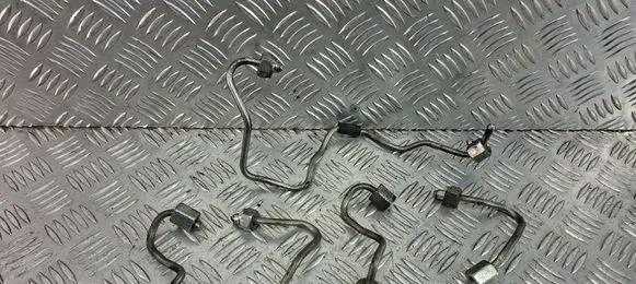 BMW 1 E81 E87 Fuel injector supply line/pipe 