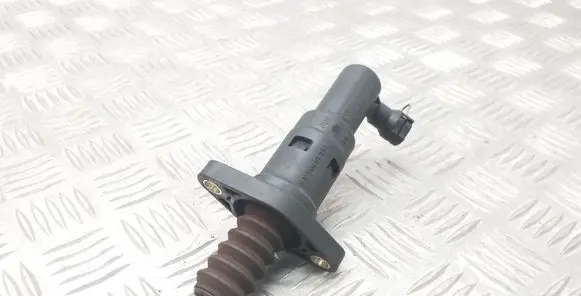 Volkswagen Golf VII Clutch master cylinder 5Q0721261C