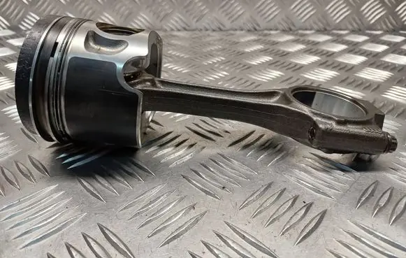 Skoda Octavia Mk2 (1Z) Piston with connecting rod 29R0 038G