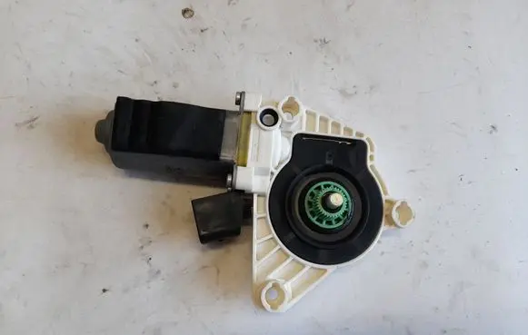 Mercedes-Benz CLA C117 X117 W117 Rear door window regulator motor 0536010603