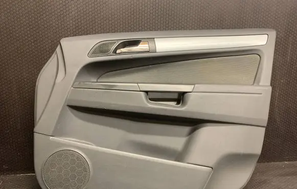 Opel Zafira B Front door card panel trim AHH26506