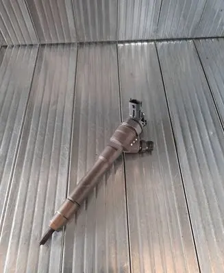 Nissan X-Trail T32 Fuel injector 0445110546