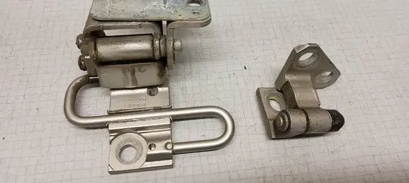 Volkswagen PASSAT B6 Rear door hinge set 3C9833412A