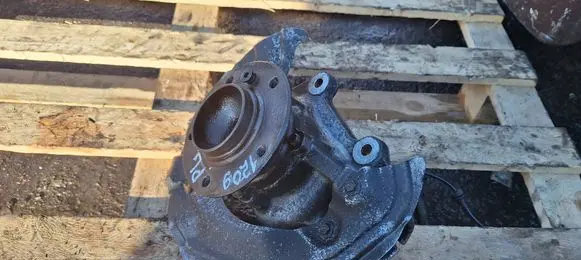 BMW 1 E81 E87 Front wheel hub 